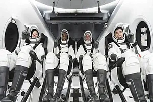 SpaceX Capsule With Four Astronauts Reaches Space Station