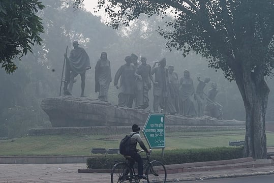 Delhi NCR Weather Update: Hazardous Air Quality Persists, Temperature Set to Dip Next Week