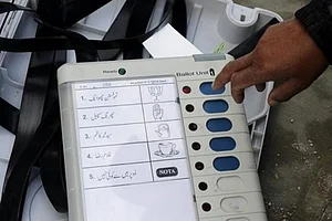 File Image : SC Dismisses Plea On Tallying Of VVPAT Slips With Vote Cast Using Evms