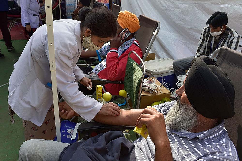 Indian Doctors From USA Stay Back To Treat Protesting Farmers