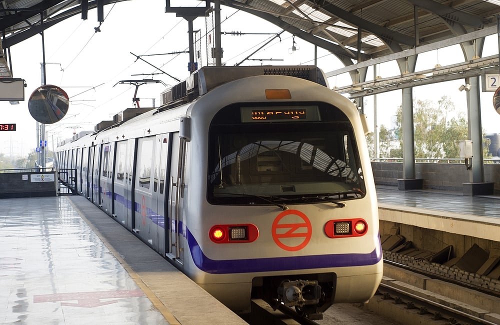 Cop's Life Saved By CISF Jawan At Delhi Metro Station