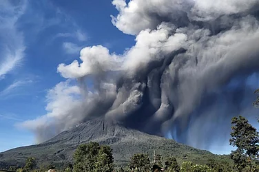 India Cancels Flights After Ethiopia’s Hayli Gubbi Volcano Eruption