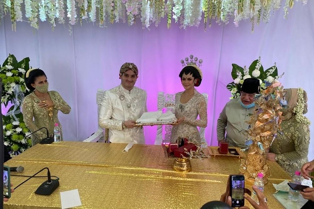 New Normal: Couple Hosts 10,000 Guests At 'Drive-Through' Wedding In Malaysia