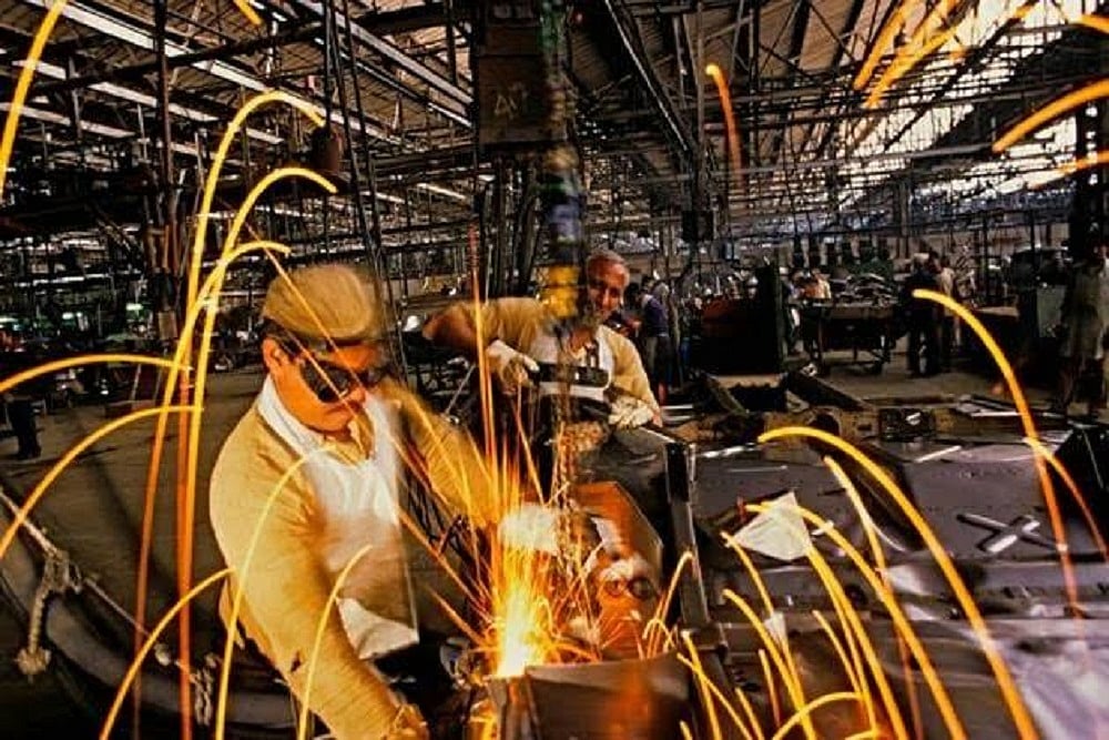 Manufacturing Firms Record Mild Contraction In Sales At 4.3% In Q2 FY21: RBI