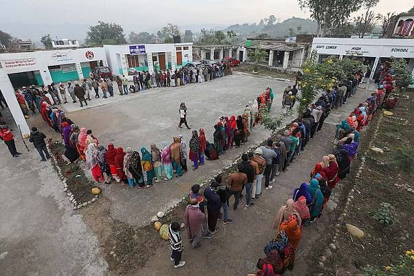 On Polling Day, Govt Snaps Even 2G Internet Services In South Kashmir