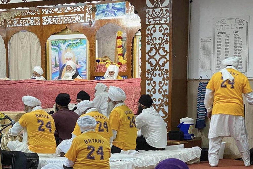 Sikhs Wear Kobe Bryant Jerseys And Pay Tribute To Basketball Legend At US Gurdwara