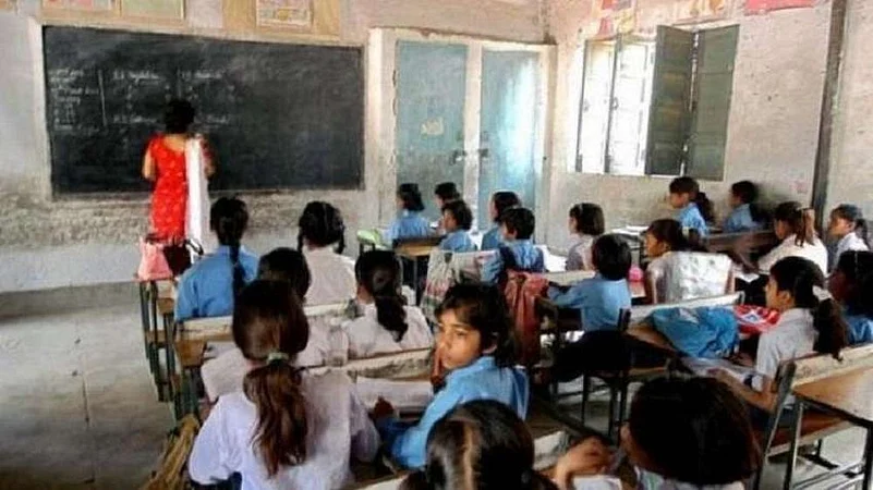 Raisen, Alphabet Charts, Islamic References, Education Department Inquiry, ABVP Protest