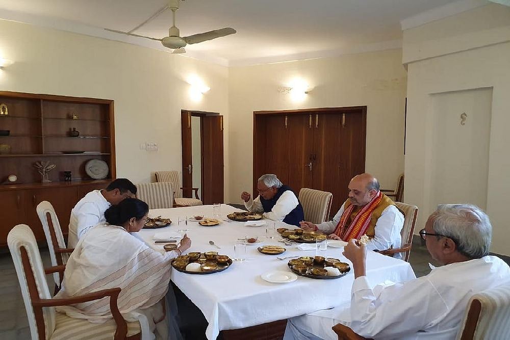 At Naveen Patnaik's Home, Amit Shah And Mamata Banerjee Have Lunch Together