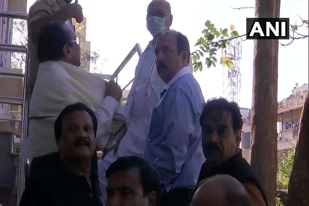 'We Live In Democracy, Not Dictatorship,' Tweets Digvijaya As Police Detain Him For Dharna