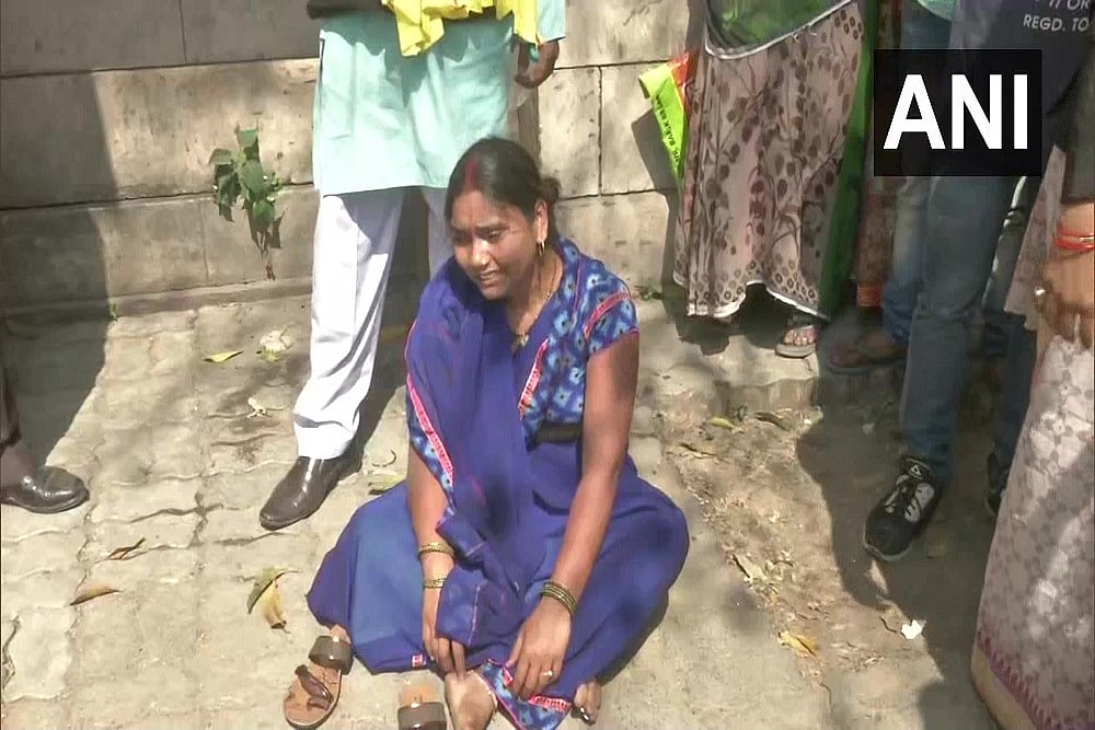 'Kill Me Too': Wife Of Nirbhaya Death-row Convict Akshay Faints Outside Patiala Court