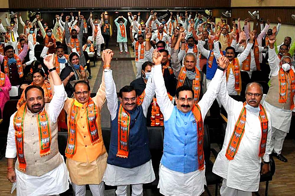 Shivraj Singh Chouhan's Biggest Challenge - How To Manage Jyotiraditya Scindia And 22 Other Congress Rebels