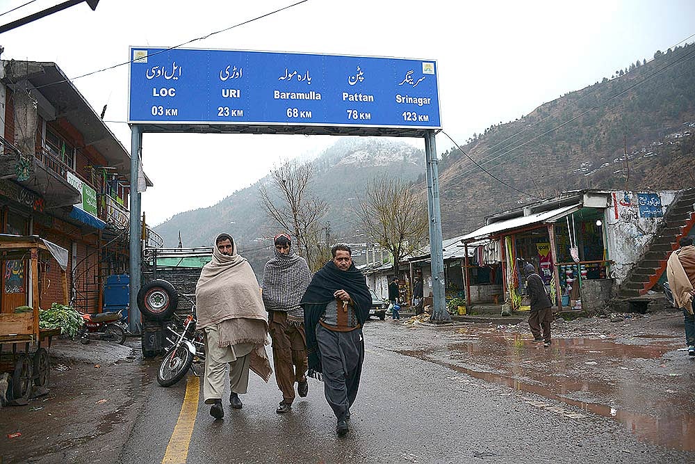 300 Coronavirus-positive Pakistani Terrorists Waiting Across Border, Says BJP Spokesperson