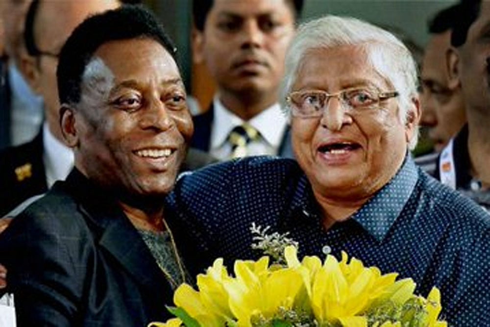 Pele and Chuni Goswami during the former's visit to India.