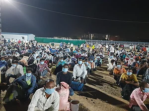 Special Train Ferries Stranded Migrants From Telangana To Jharkhand; Kerala Follows Suit