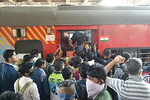 Booking For Special Trains Now From 6 PM As IRCTC Website Crashes