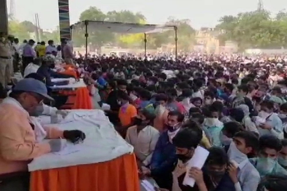 Chaos In Ghaziabad As Thousands Of Migrants Gather To Register For Trains