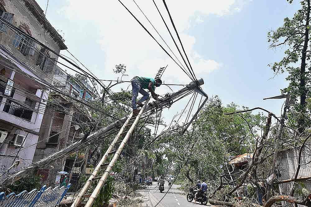 Protests Continue Over Restoration Of Power, Water Supply In Cyclone-hit Bengal