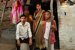 Caught Between Hope And Despair, Bundelkhand Migrants Slip Into Dark Mode
