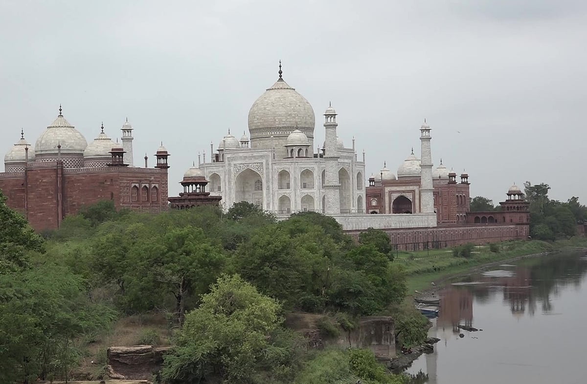 Parts Of Taj Mahal Damaged In Thunderstorm, 3 Die In Agra