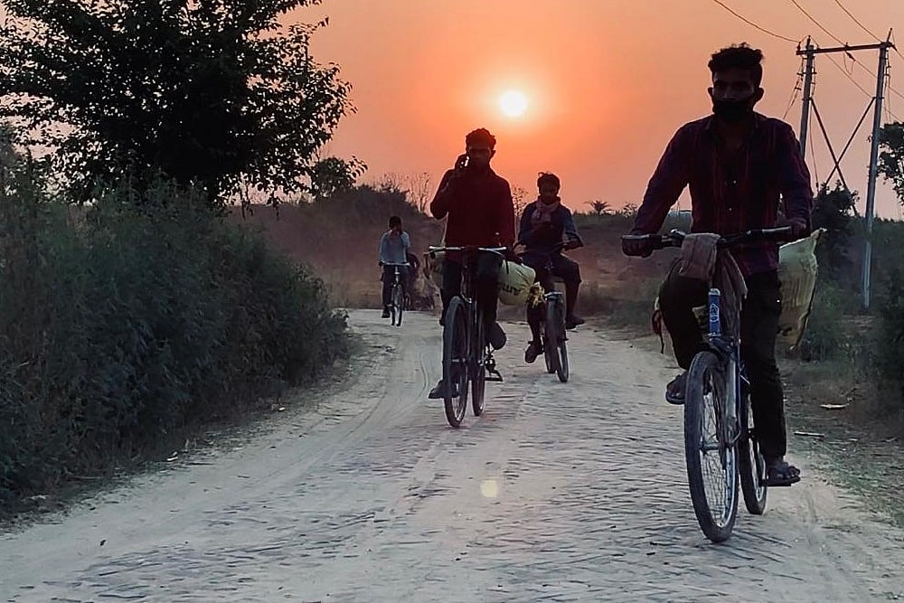 ‘To Understand These Brave People,’ Filmmaker Travels 1,200 Km With Seven Migrant Labourers