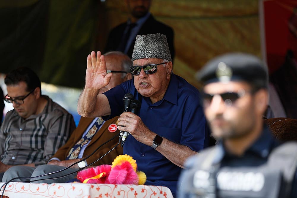 Kashmir: National Conference Demands Restoration of Article 370, Hails Gadkari’s Statement