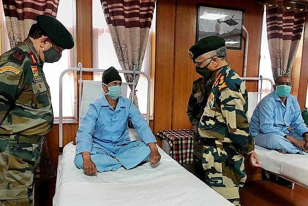 On His Ladakh Visit, Army Chief Awards Commendation Cards To Soldiers Who Fought Chinese Army In Galwan Valley