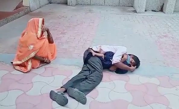 Father Clings To Child’s Body And Wails In UP Hospital, Alleges Carelessness