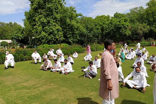 Ashok Gehlot Camp Disperses From Raj Bhawan After Governor's 'Assurance'; CM Calls Cabinet Meet