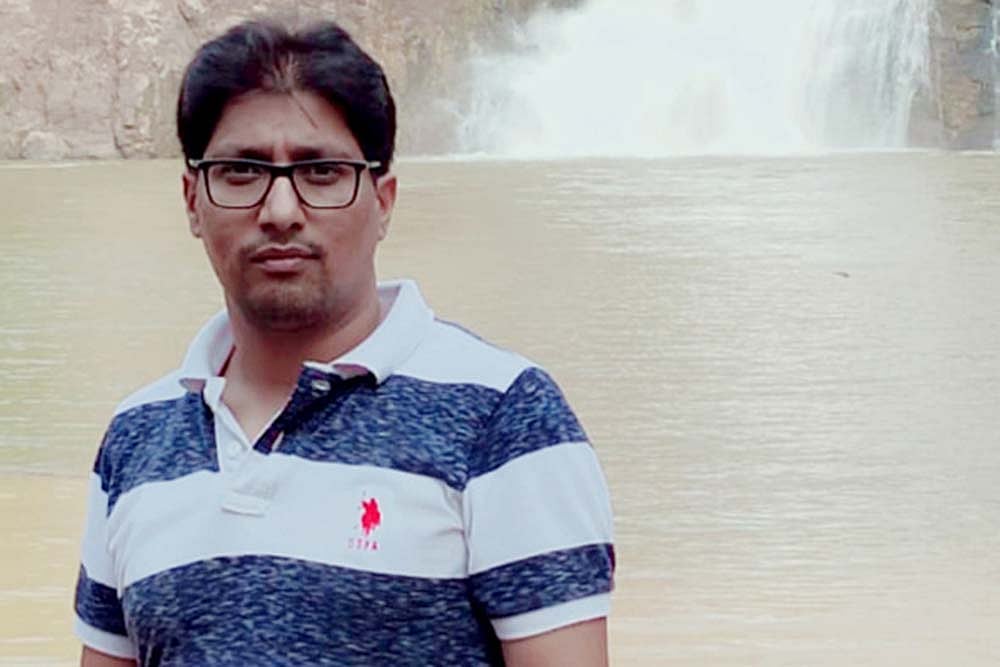 Showkat Parray, The Humble Vizir