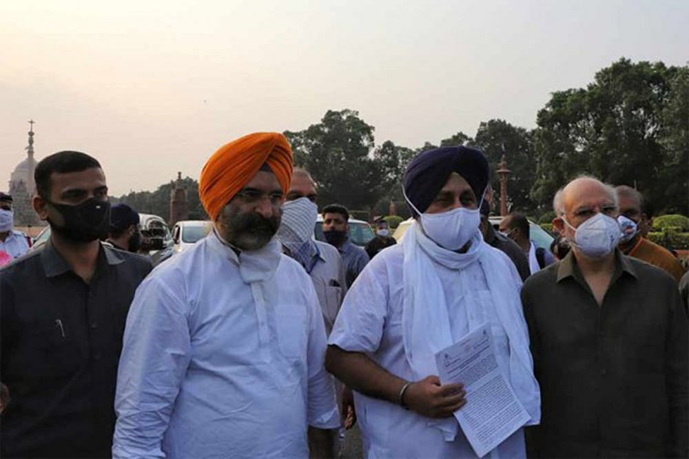 SAD Delegation led by Sukhbir Badal met President Ram Nath Kovind today over Kisan Bill, in New Delhi.