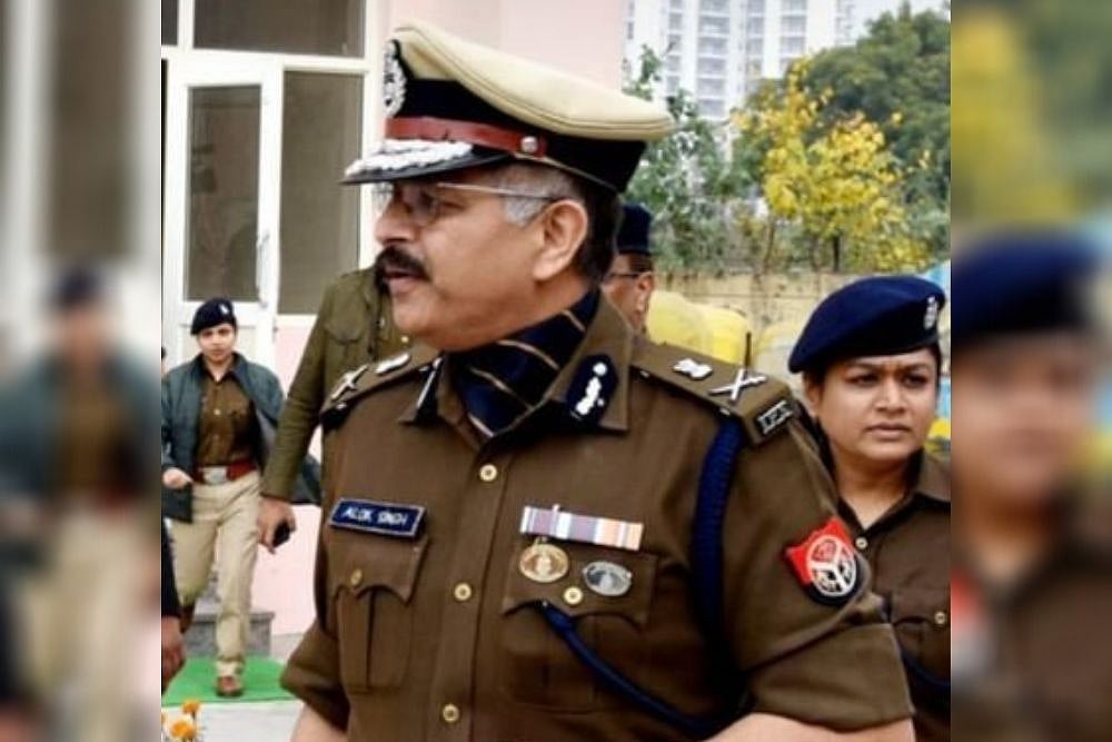Big Feast: Noida Commissioner Turns 'Food Server' To Police Personnel
