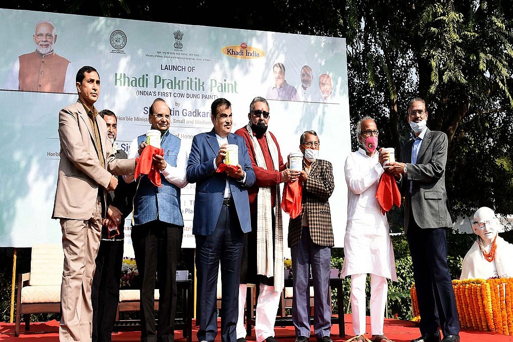 ‘Khadi Prakritik’: KVIC Develops India’s First Eco-Friendly Cow Dung-Based Paint