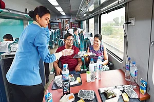 IRCTC To Resume E-Catering Services From Next Month, Here’s How To Avail