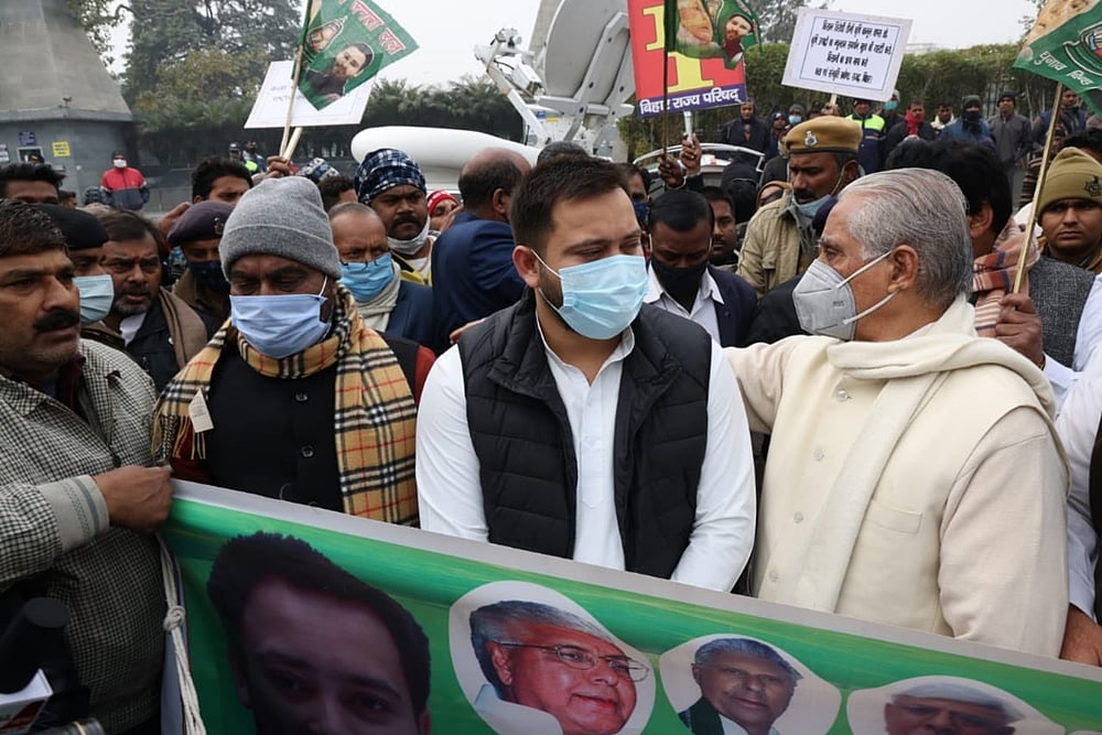 Grand Alliance In Bihar Shows Solidarity To Protesting Farmers, Forms Human Chains Against New Farm Laws
