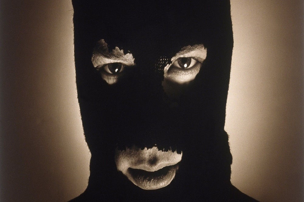 Robber Takes Off Mask To Scratch Face For A Moment, Gets Caught By Cops