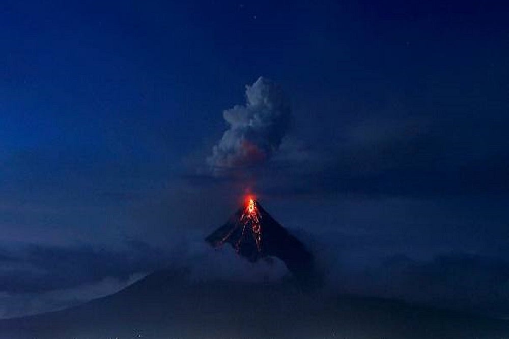 Indonesia's Merapi Volcano Releases Hot Clouds, 500 Evacuated
