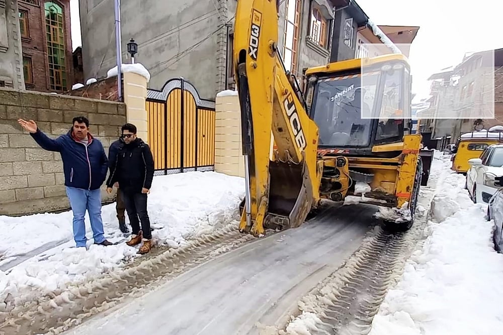 BJP Hires JCB To Clear Snow, Points ‘Failure’ Finger At J-K Govt