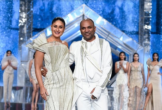Kareena Kapoor Khan Back On The Runway At The FDCI X Lakmé Fashion Week