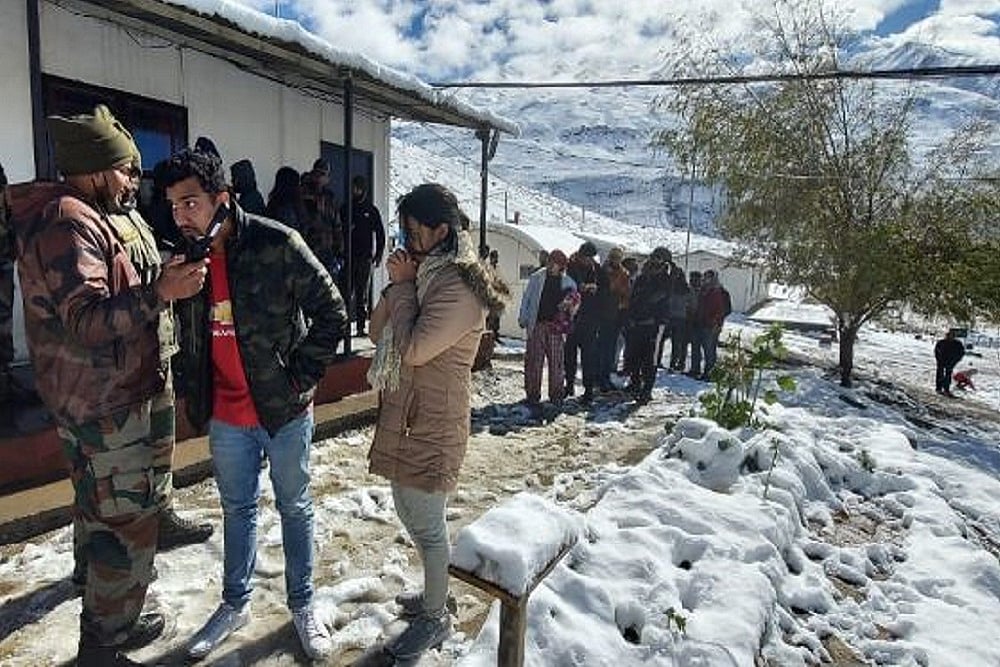 Indian Army Rescues Over 200 Students Stranded In Jammu-Srinagar highway