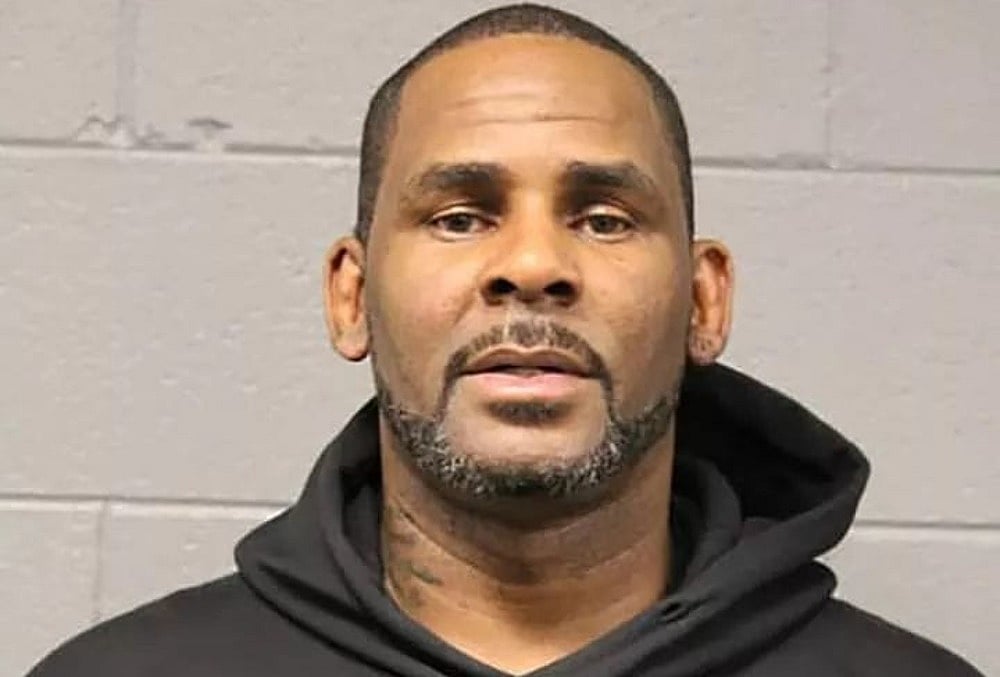 R Kelly 'Engaged To One Of His Victims'