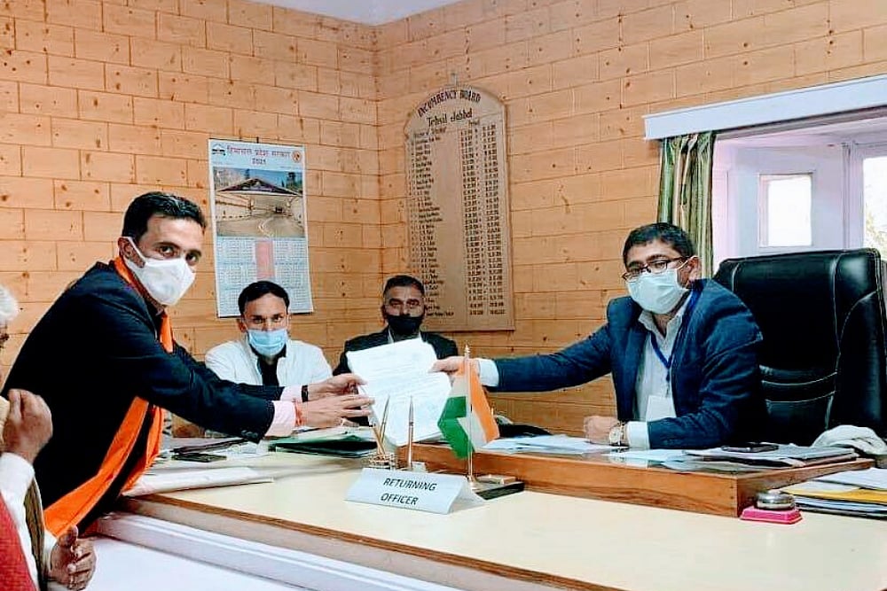 In Cornering Congress Over ‘Dynastic Politics’, BJP Wrecking Its Ship In Himachal By-Polls