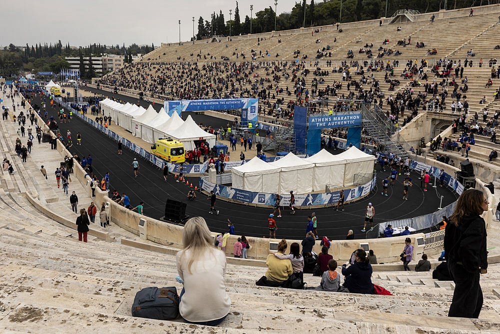 Greek Runner Runner Costas Gelaouzos Wins First Post-pandemic Athens Marathon