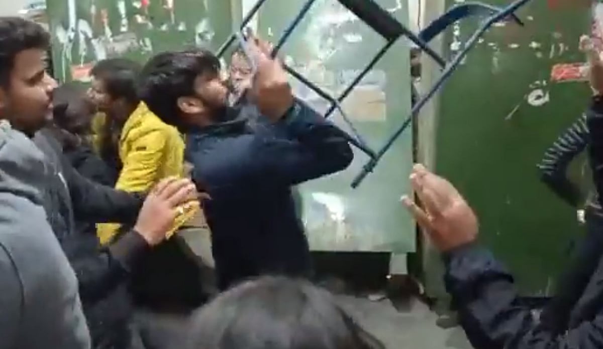 ABVP And JNU Students Union Clash In Jawaharlal Nehru University