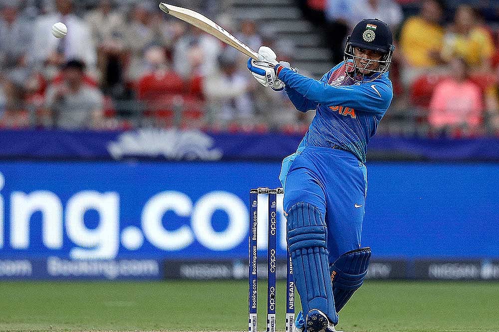 With A Record-Equaling Knock Of 114 Not Out, Mandhana Becomes First Indian To Hit A Century In The Women's Big Bash League