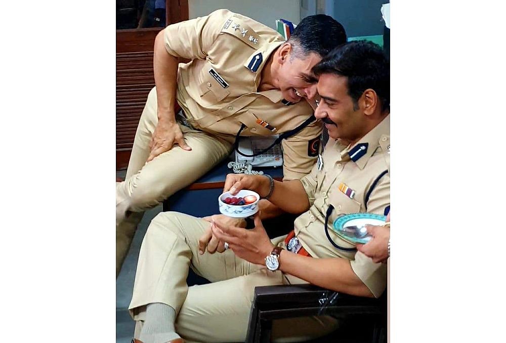 Amitabh Bachchan, Akshay Kumar And Others Congratulate Ajay Devgn On Completing 30 Years In Bollywood