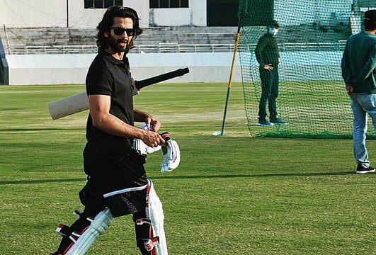 'Jersey' Trailer: Shahid Kapoor Plays Struggling Ex-Cricketer, Confused Between The Game And Family