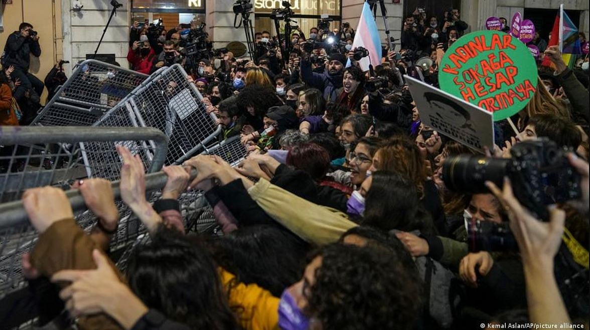 Turkish Police Fire Tear Gas Against Women Protesting Violence
