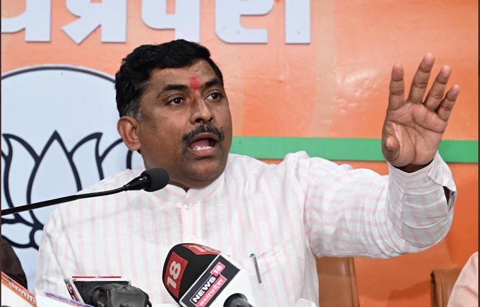 Brahmins And Baniyas Are In My Pockets: BJP Leader Muralidhar Rao