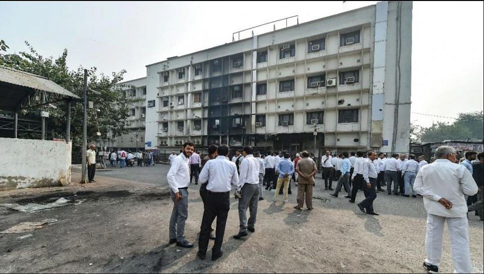 Delhi Lawyers To Abstain From Work On Nov 9 Over Conviction Of Bar Association's Ex-President