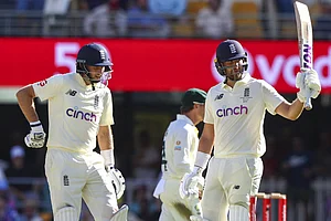 AUS Vs ENG, Ashes, 1st Test, Day 3: Joe Root, Dawid Malan Fight; England (220/2) Trail By 58 Runs - Highlights